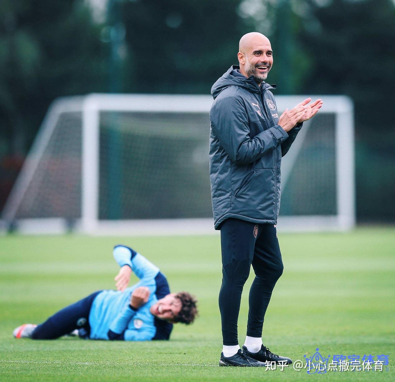 爱游戏官方网站-埃因霍温训练开放日，窗口期刷新队史纪录引欢呼，英超在即，资深球员宣示担当的简单介绍