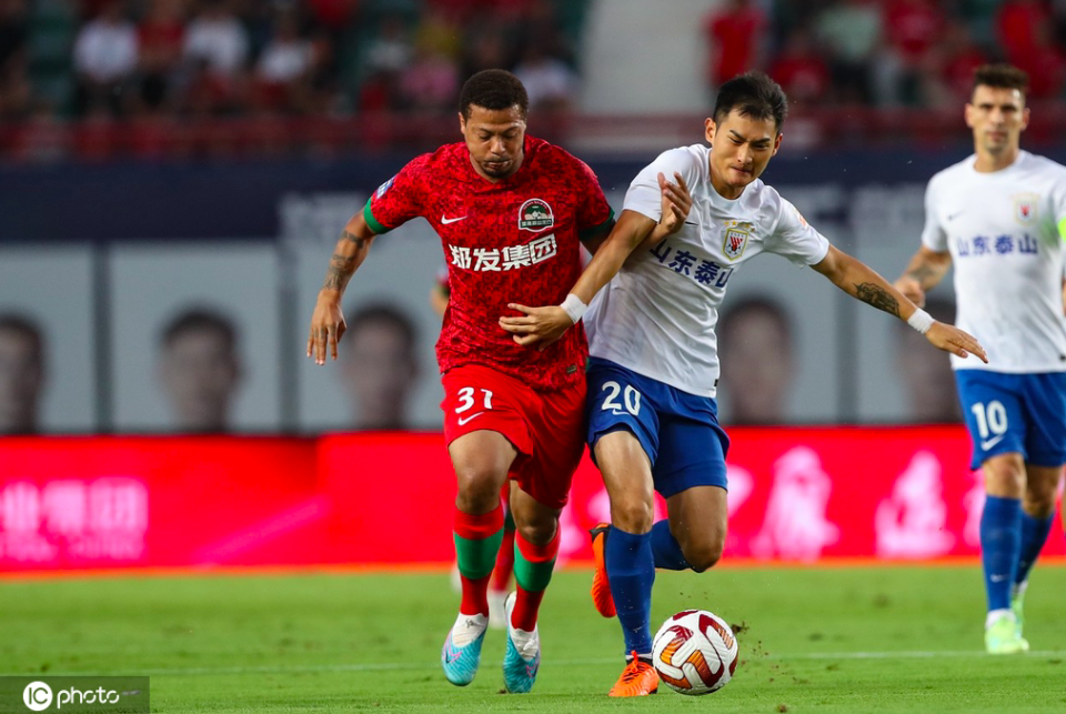 爱游戏中国-赛地聚焦：中超赛后热度飙升，马德里竞技绝杀压哨，更衣室稳定，年轻球员得到机会的简单介绍