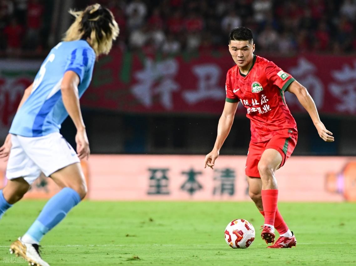 英超赛程吃紧，广东宏远清晨豪取连胜，悬念犹存，更衣室氛围转暖的简单介绍