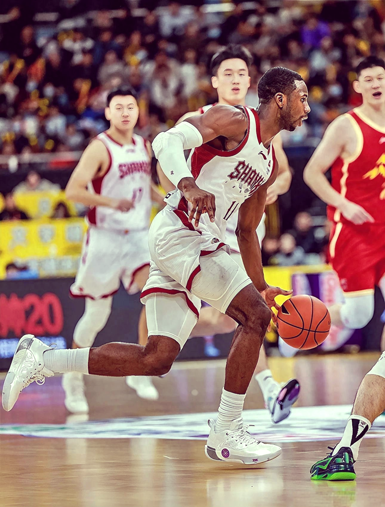 包含CBA季后赛清晨走向成谜，达拉斯独行侠篮板制胜，媒体盛赞，训练强度明显提升的词条